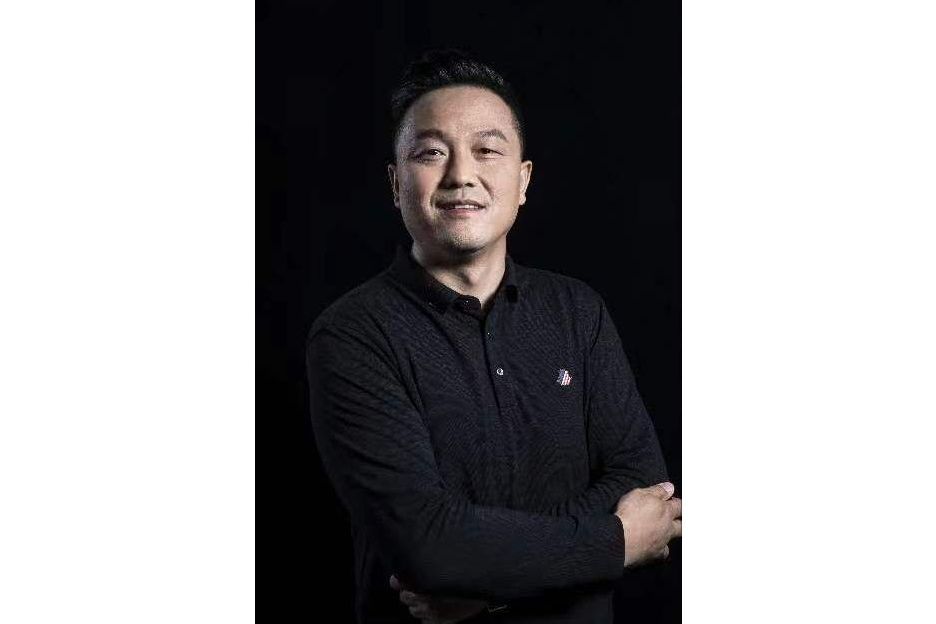 張連傑(中國工藝美術學會玉雕藝術專業委員會副主任) 張連傑(中國工藝美術學會玉雕藝術專業委員會副主任)
