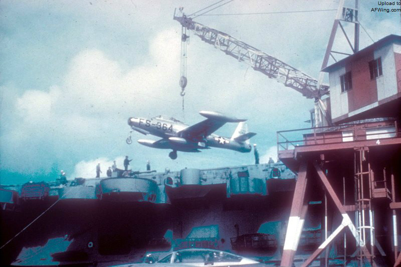 1950年，F-84E 在韓國碼頭