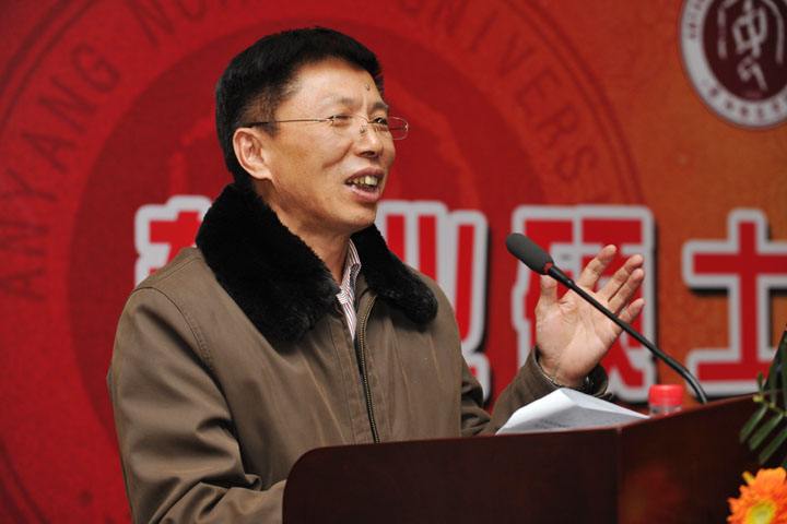 楊榮祥(北京大學中文系教授)