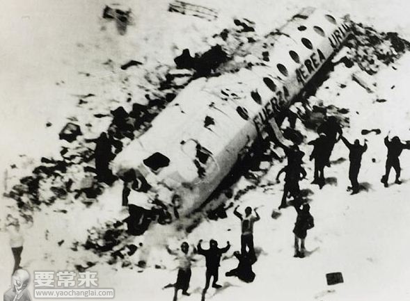飛機墜毀在安第斯山脈