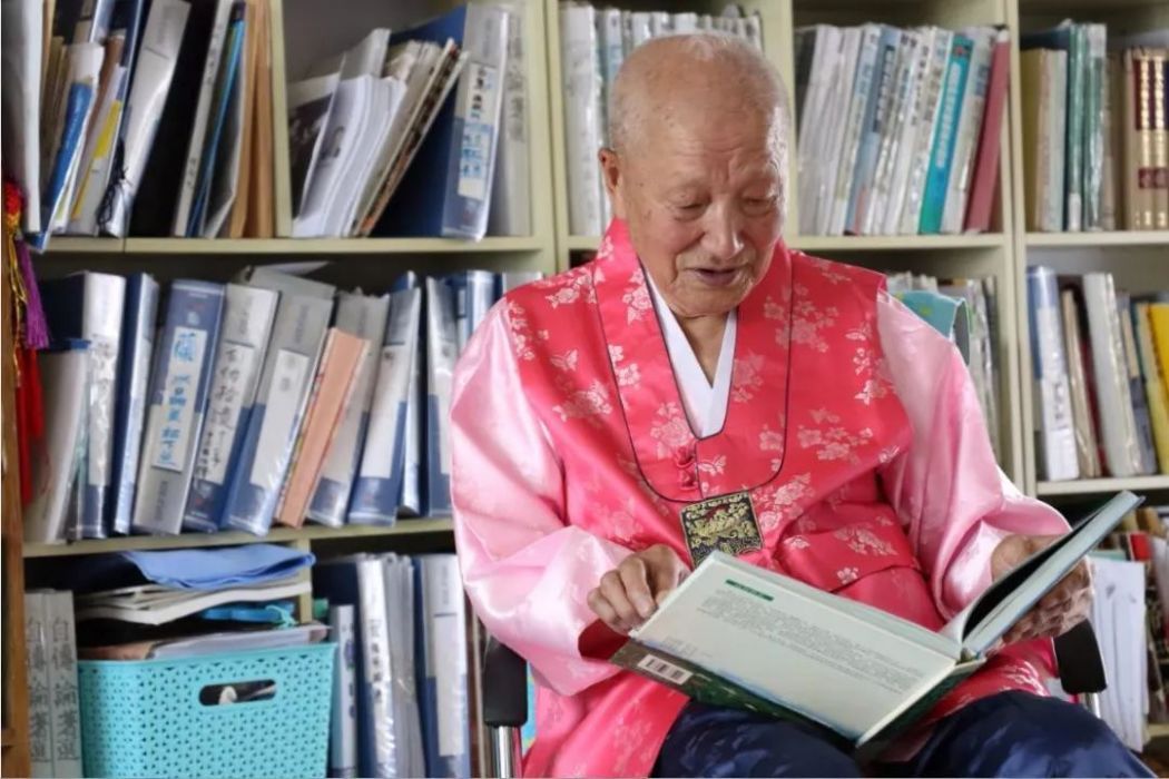 金洙哲(延邊大學植物分類學專家) 金洙哲(延邊大學植物分類學專家)