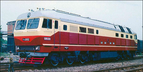 東風9型機車早期塗裝