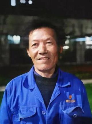 謝世春(浙江省紹興市柯橋區馬鞍街道濱海大河寶善橋村的村民,泥水工) 謝世春(浙江省紹興市柯橋區馬鞍街道濱海大河寶善橋村的村民,泥水工)