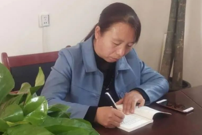 王玉紅(甘肅江泰勞務有限責任公司黨支部書記) 王玉紅(甘肅江泰勞務有限責任公司黨支部書記)