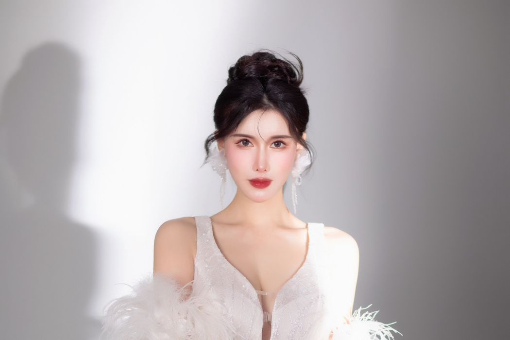 張藝琳(中國女演員) 張藝琳(中國女演員)