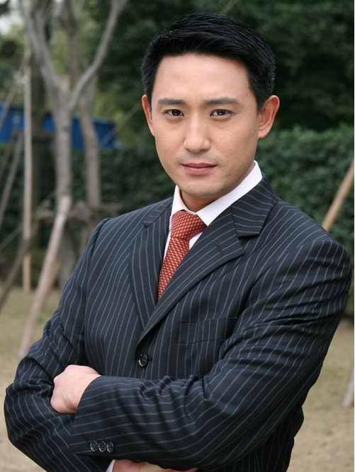 黃崇明(都市時尚情感劇《真愛之百萬新娘》中的男配角) 黃崇明(都市時尚情感劇《真愛之百萬新娘》中的男配角)