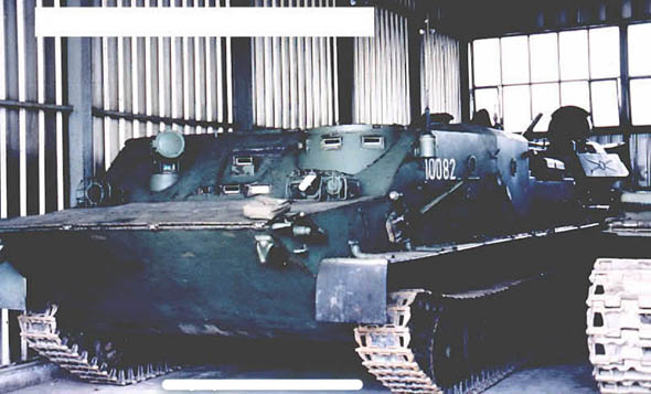 蘇軍曾經裝備的BTR-50履帶式裝甲輸送車