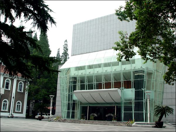 華南人民文學藝術學院