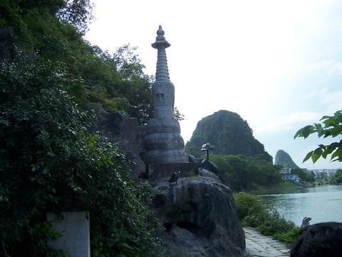 木龍石塔 木龍石塔