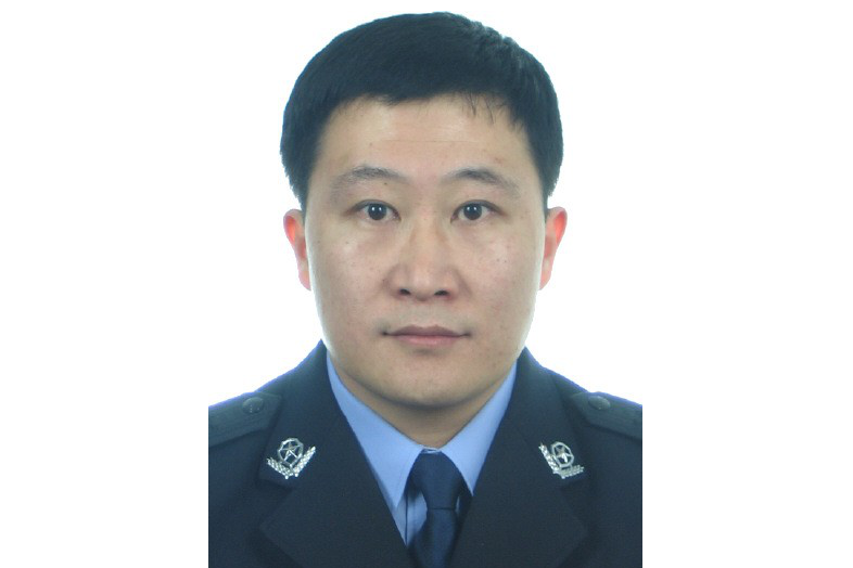 張恩(棗莊市薛城區政府副區長、黨組成員,薛城公安分局黨委書記、局長) 張恩(棗莊市薛城區政府副區長、黨組成員,薛城公安分局黨委書記、局長)