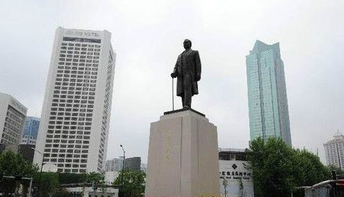 南京新街口的孫中山銅像