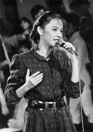 王默君在83年參加歌唱比賽