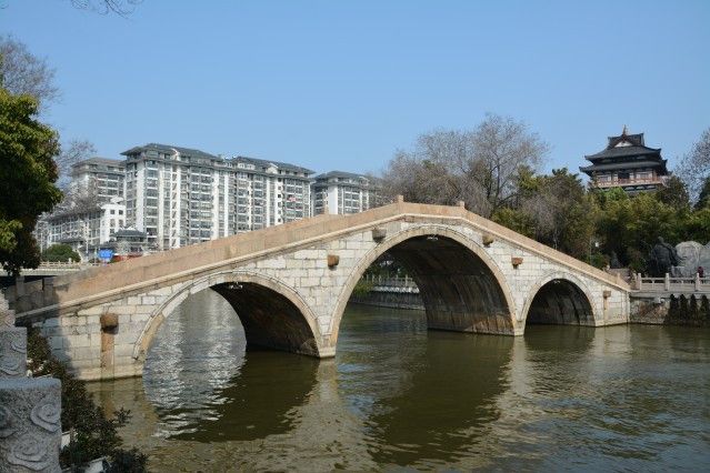廣濟橋(中國江蘇省常州市境內過河通道)