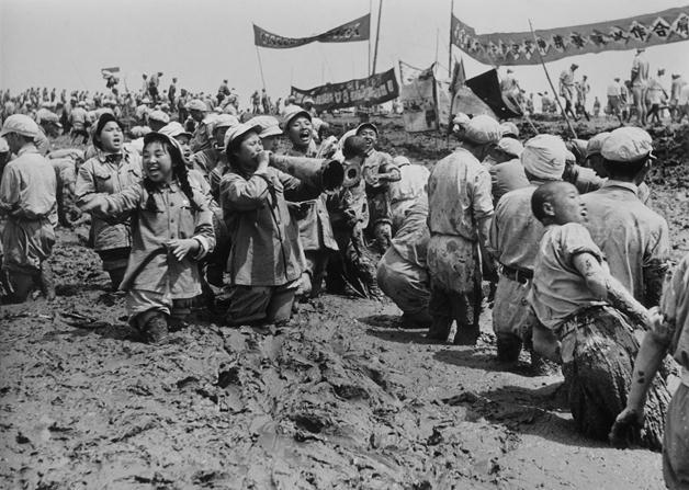 鼓動(黃天湖、張其軍1952年創作的攝影作品) 鼓動(黃天湖、張其軍1952年創作的攝影作品)