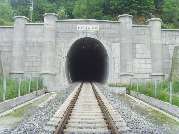 襄渝線新武當山隧道（7721M）