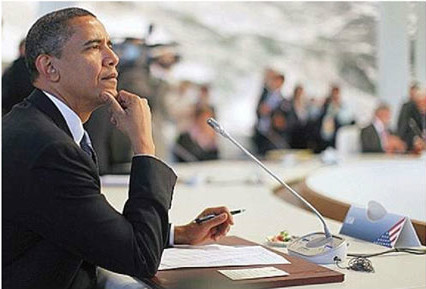 歐巴馬參加G8峰會時用Pineider高級台墊工作