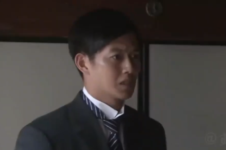 東柳啟介