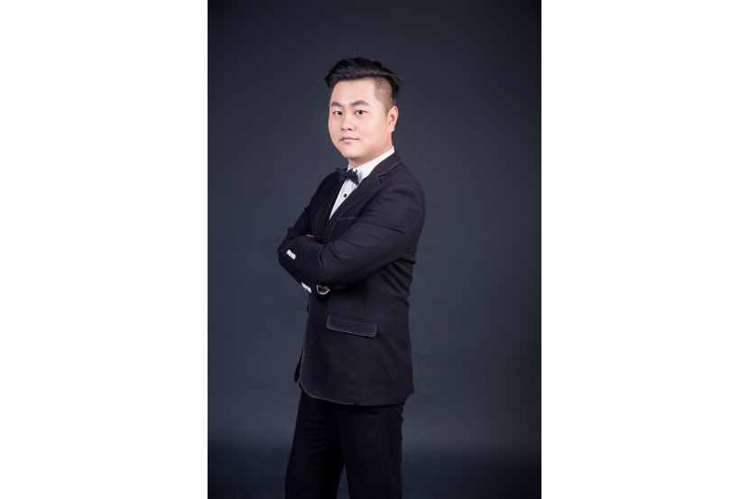 陳志力(武漢音樂學院聲樂系青年教師) 陳志力(武漢音樂學院聲樂系青年教師)