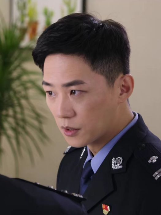 李成(電視劇《人民警察》中的角色) 李成(電視劇《人民警察》中的角色)