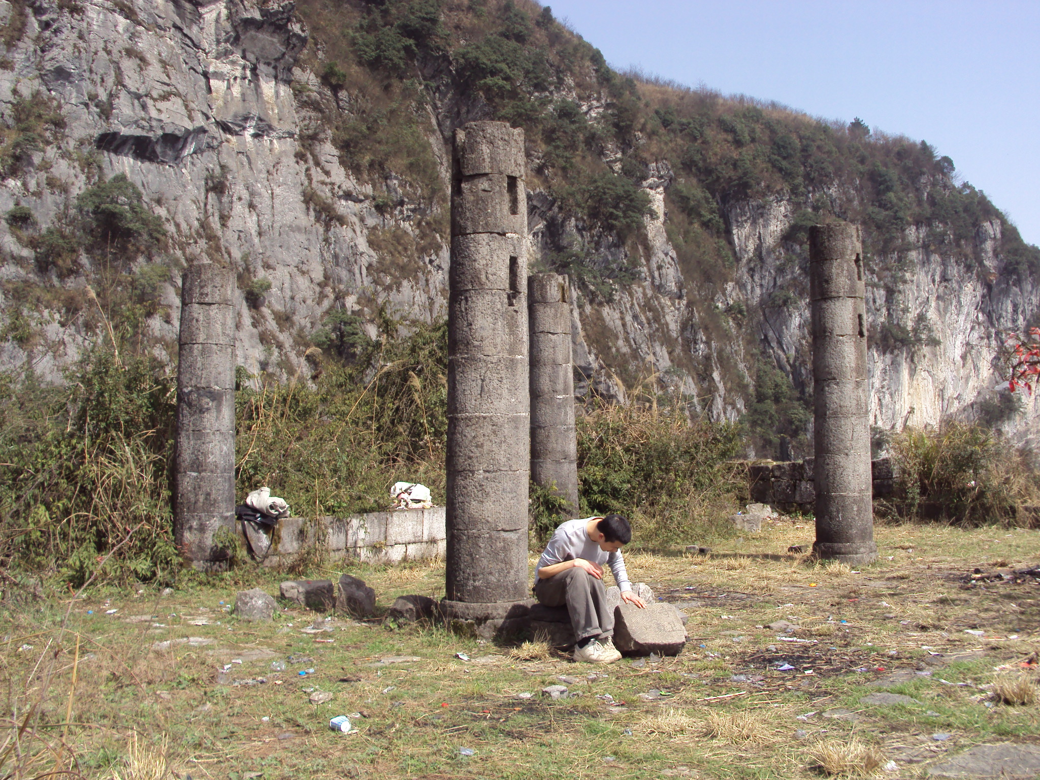 古廟僅存四根石柱-西北方向攝