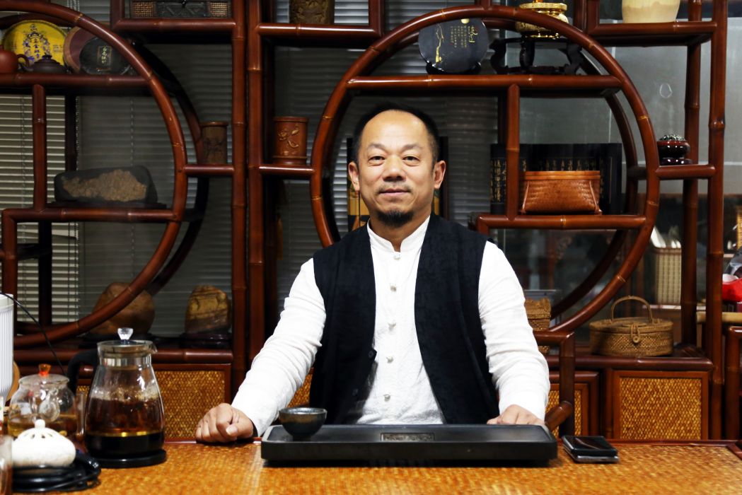徐岩(非物質文化遺產“傳統竹家具製作技藝”代表性傳承人) 徐岩(非物質文化遺產“傳統竹家具製作技藝”代表性傳承人)