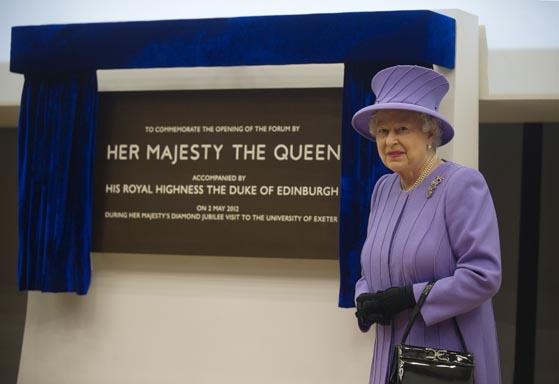 英國女王親自揭幕Forum圖書館