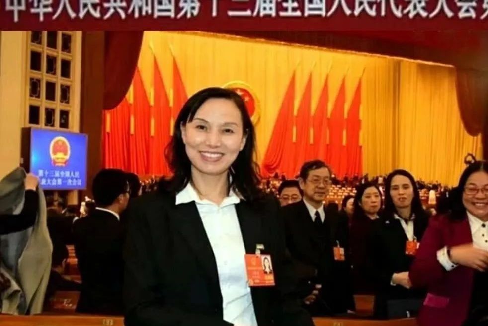 胡春蓮(第十四屆全國人大代表,岳陽市人民醫院門診部主任) 胡春蓮(第十四屆全國人大代表,岳陽市人民醫院門診部主任)