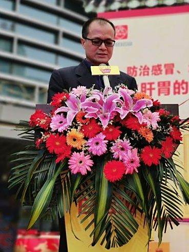 徐清武(廣州白雲山醫藥銷售公司OTC產品行銷中心經營部終端部部長) 徐清武(廣州白雲山醫藥銷售公司OTC產品行銷中心經營部終端部部長)