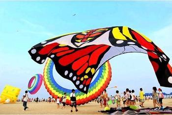 浮煙山：“風箏放飛景象”。
