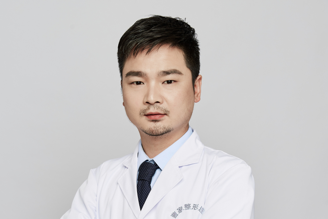 馮濤(懷化鶴城曹家醫療美容門診部執業醫師) 馮濤(懷化鶴城曹家醫療美容門診部執業醫師)