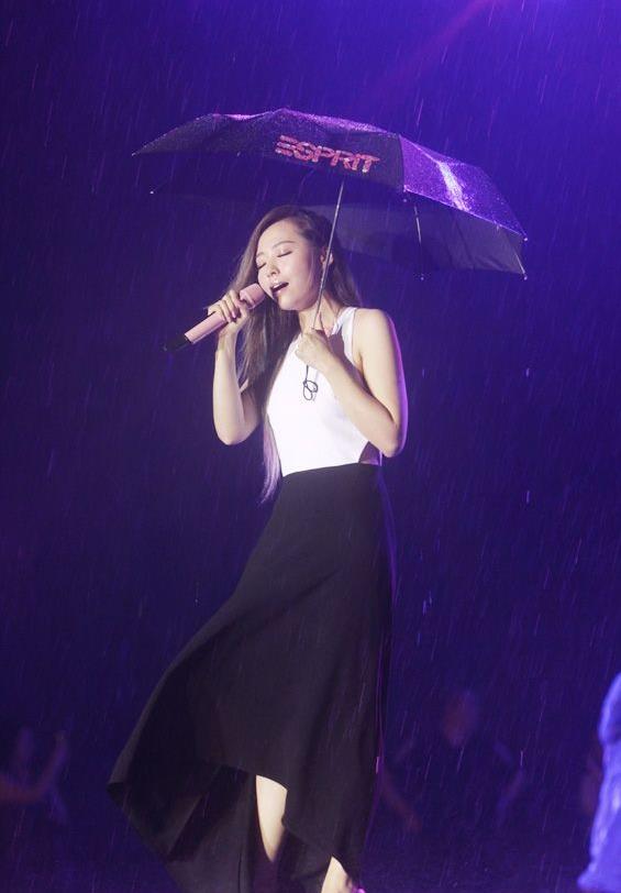 singing in the rain(張靚穎演唱的歌曲)