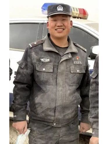 張藝(新疆牙滿蘇邊境派出所移民管理警察) 張藝(新疆牙滿蘇邊境派出所移民管理警察)