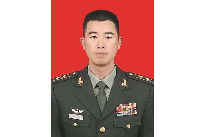 張燦燦(陸軍某合成旅營長、最美新時代革命軍人) 張燦燦(陸軍某合成旅營長、最美新時代革命軍人)