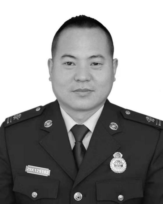 馬小龍(化隆回族縣迎賓大道消防救援站特勤分隊班長) 馬小龍(化隆回族縣迎賓大道消防救援站特勤分隊班長)