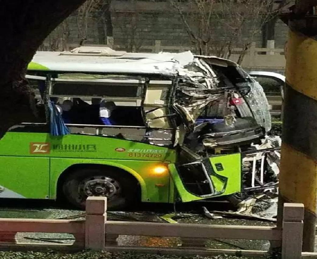 11·24北京公車與水泥車相撞事故
