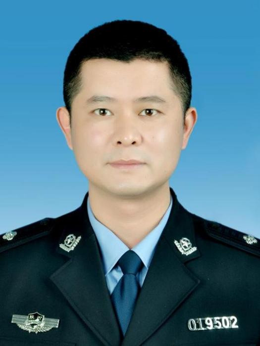 王宏偉(陝西省西安市周至縣公安局黨委委員、副局長) 王宏偉(陝西省西安市周至縣公安局黨委委員、副局長)
