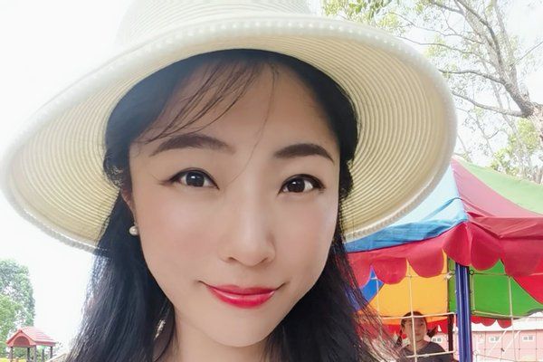 宋琪(湛江廣播電視台綜合廣播副總監、記者、一級播音員) 宋琪(湛江廣播電視台綜合廣播副總監、記者、一級播音員)