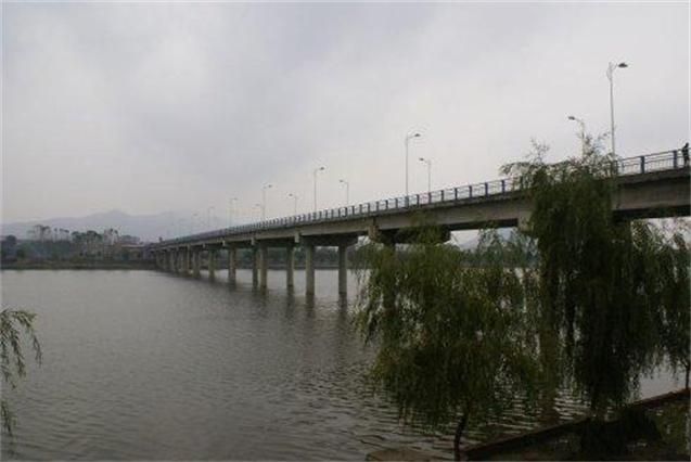 鸛河大橋