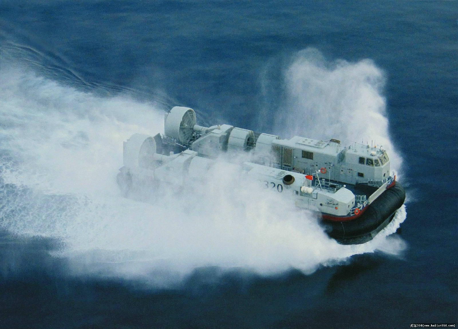 726型氣墊登入艇
