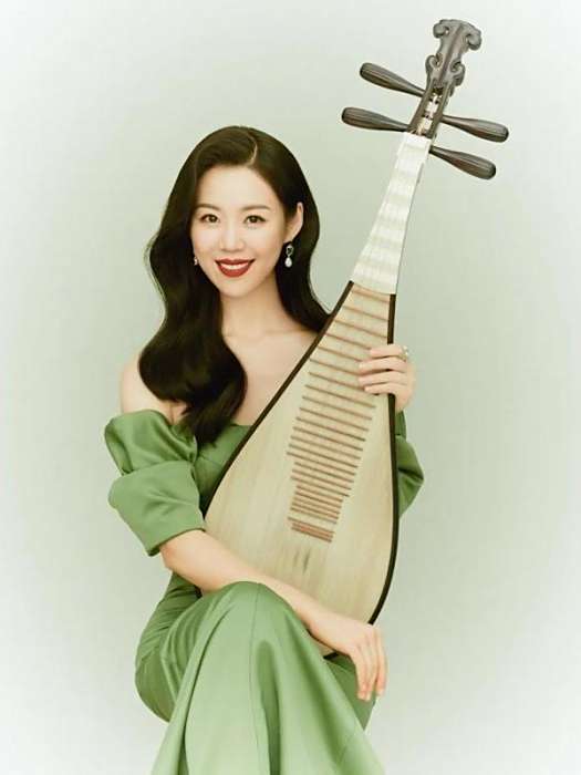 韓妍(琵琶演奏家) 韓妍(琵琶演奏家)