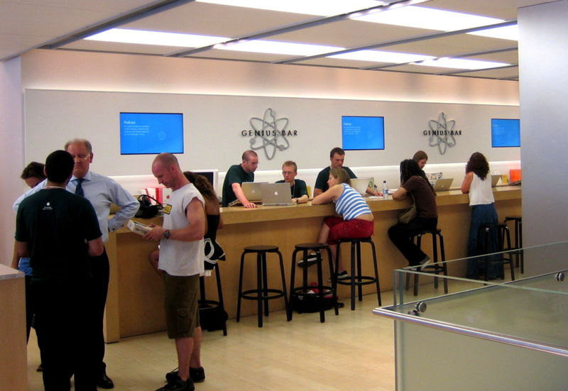 倫敦Apple Store內的Genius Bar。