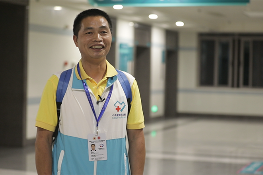 吳言東(廣州市無償獻血志願工作者服務隊隊長) 吳言東(廣州市無償獻血志願工作者服務隊隊長)