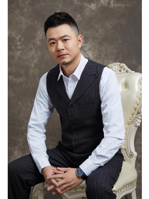 周峰(壹佰設計創始人) 周峰(壹佰設計創始人)