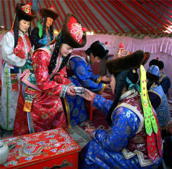 阿拉善土爾扈特蒙古族婚禮服飾