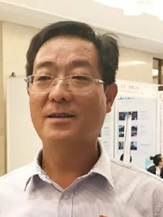 董鑫(招金礦業執行董事,執行總裁,安全環保委員會主席) 董鑫(招金礦業執行董事,執行總裁,安全環保委員會主席)