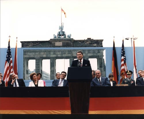 美國總統里根在柏林圍牆前演講（1987年）