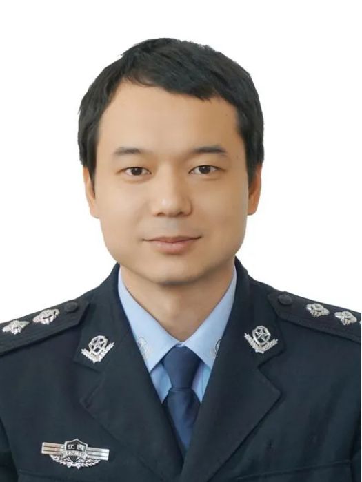 易煒(宜春市公安局交警支隊直屬二大隊原輔警) 易煒(宜春市公安局交警支隊直屬二大隊原輔警)