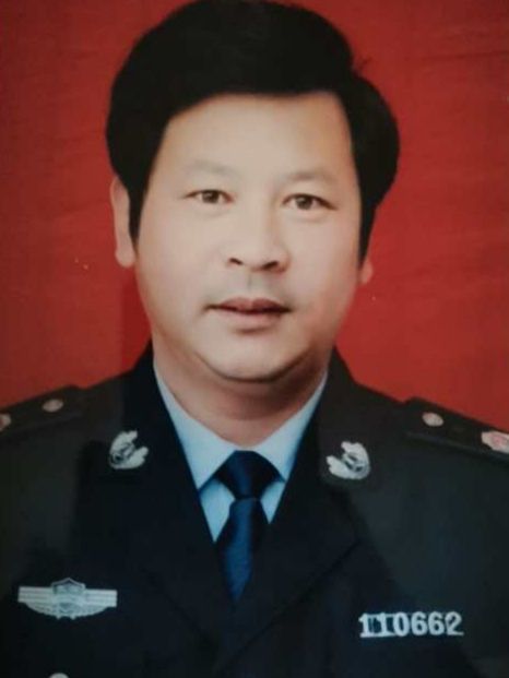 于濤(安徽省阜陽市界首市交通運輸局黨組成員、地方公路管理站站長) 于濤(安徽省阜陽市界首市交通運輸局黨組成員、地方公路管理站站長)