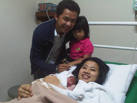 陶菲克和女兒，老婆，以及新出生的兒子