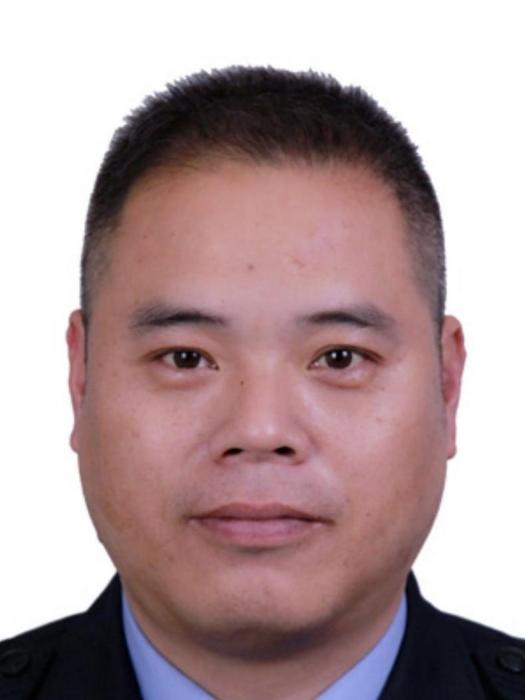 陳小虎(浙江省金華市生態環境蘭溪分局黨組成員、生態環境保護行政執法隊專職副隊長) 陳小虎(浙江省金華市生態環境蘭溪分局黨組成員、生態環境保護行政執法隊專職副隊長)